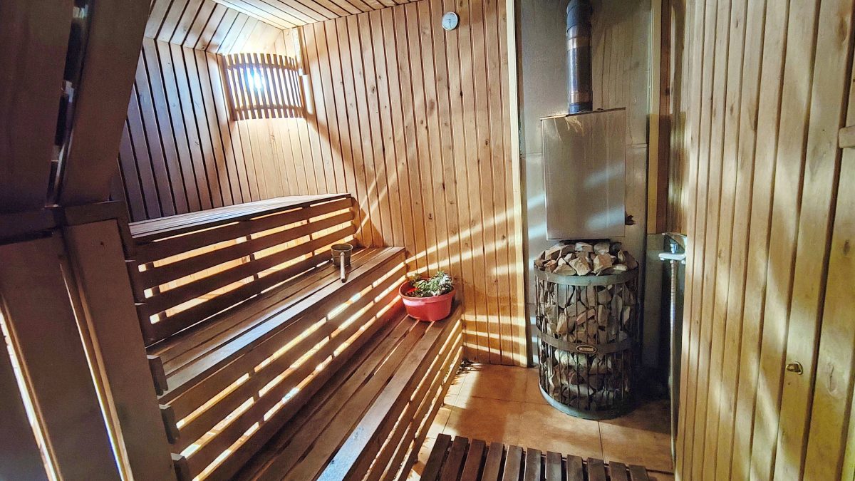 По желанию, можно заказать баню