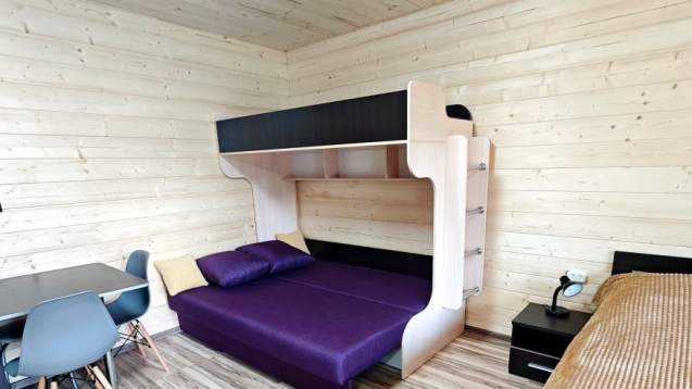 Двухспальный диван-кровать шириной 150 см