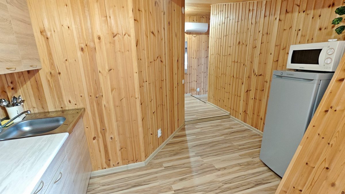 Сиреневые апартаменты. Кондиционер, две непроходные спальни, кухня-гостиная и ванная комната