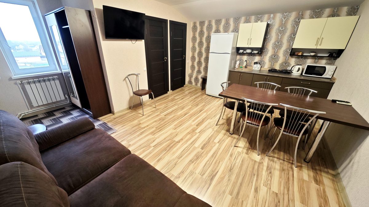 Оборудованная кухня-гостиная, телевизор, интернет