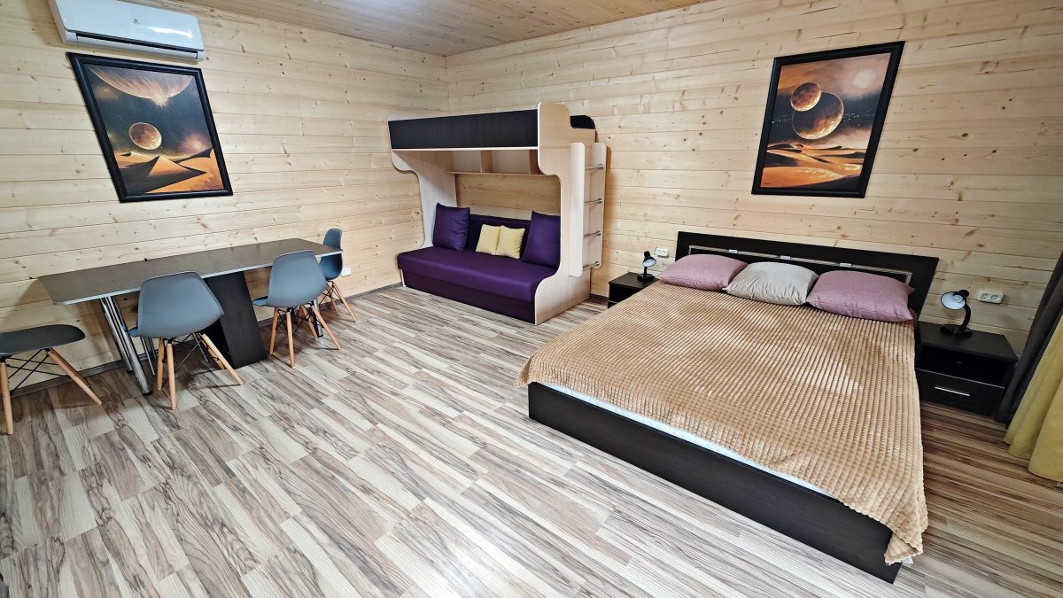 Двухспальный диван-кровать  и двухъярусная кровать длиной 185 см