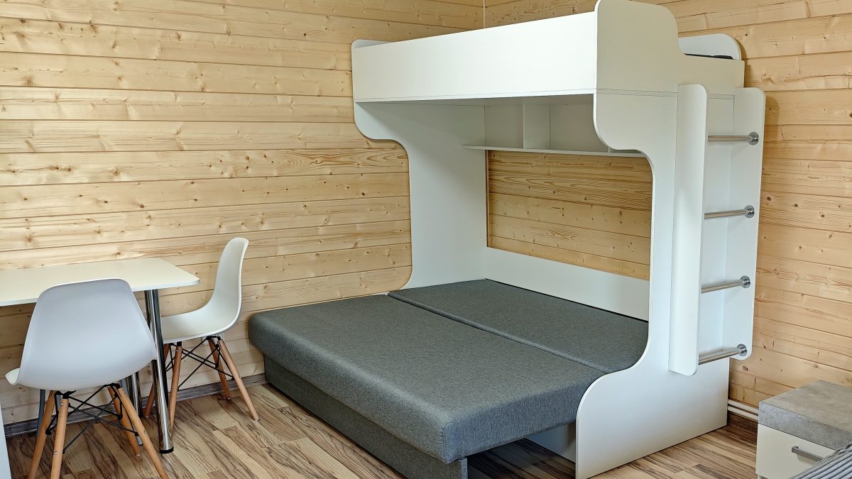 Диван-кровать раскладывается в спальное место шириной 150 см