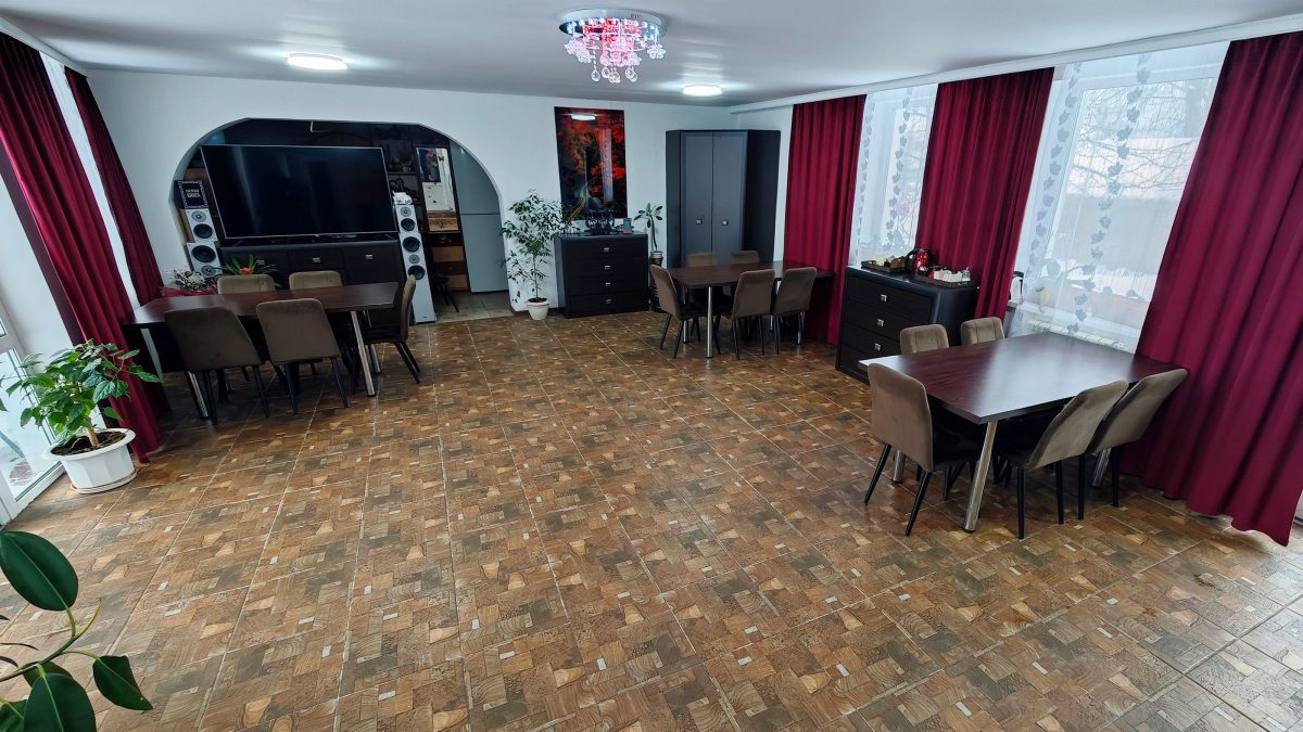 Питаться можно самостоятельно, так и заказывать в усадьбе