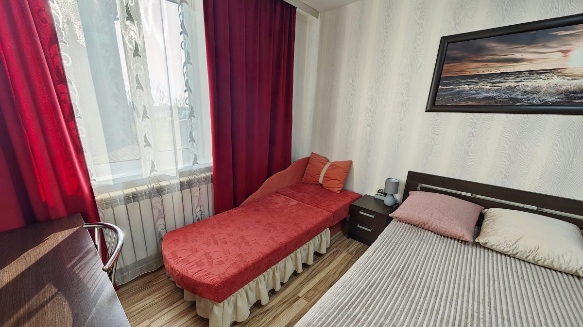 Диван раскладывается в спальное место длиной 185 см