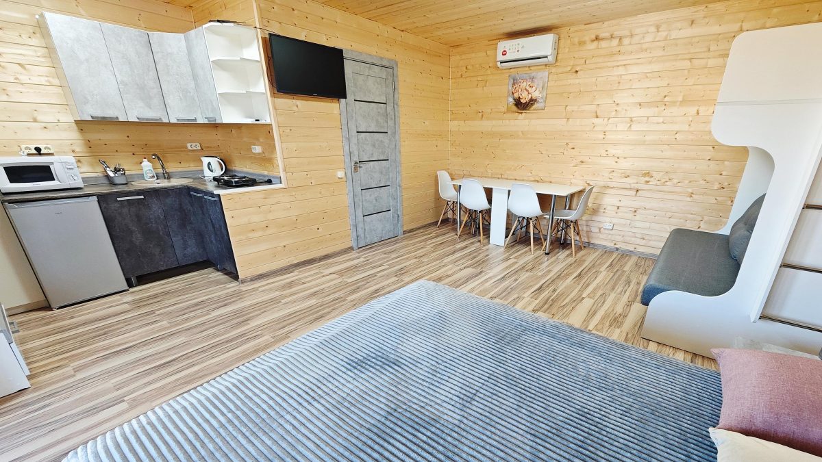 Кондиционер, интернет, телевизор (8 каналов), стол, стулья