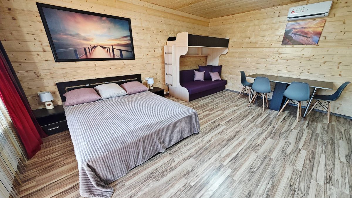 Двухспальный диван-кровать  и двухъярусная кровать длиной 185 см