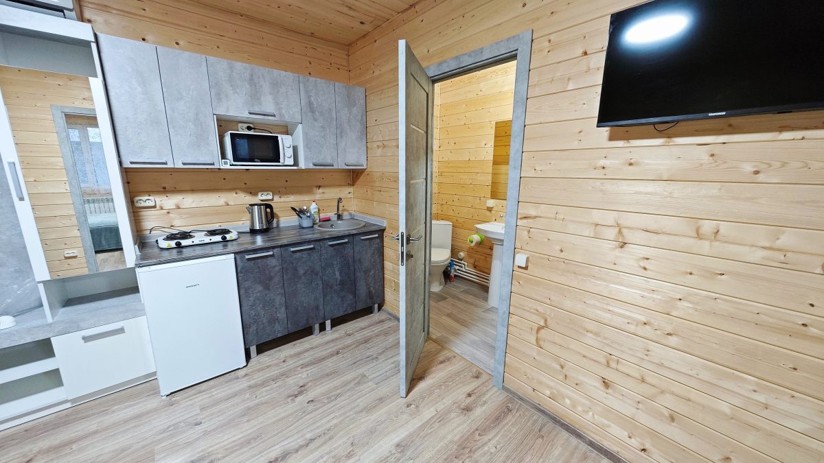 Собственная кухня и ванная комната