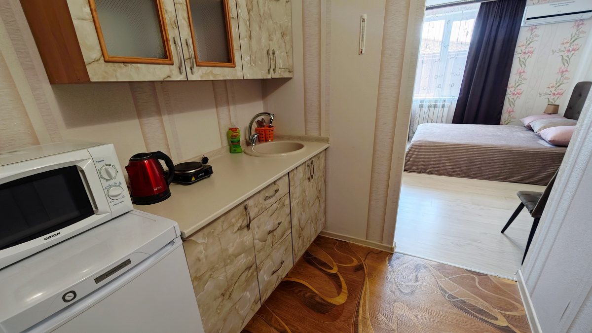 Кондиционер, диван длиной 185 см.