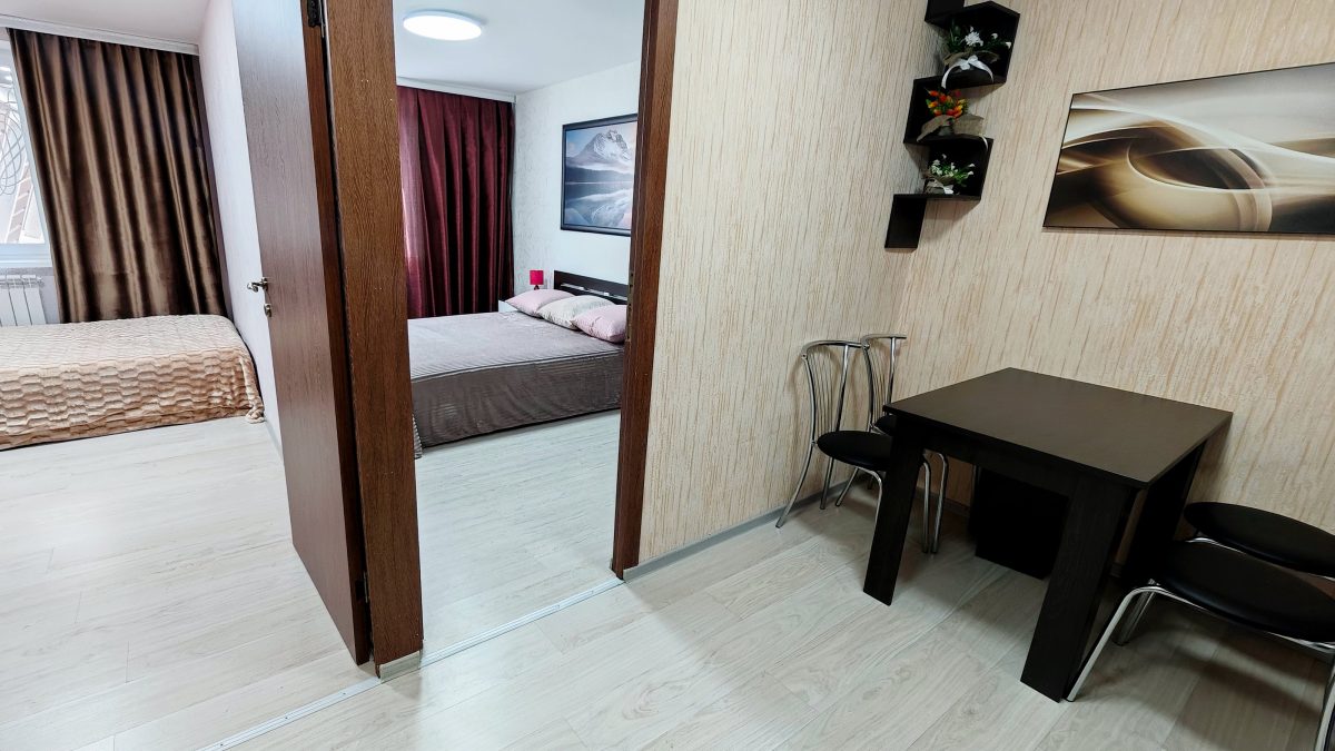 Две непроходные спальни, кухня-гостиная и ванная комната