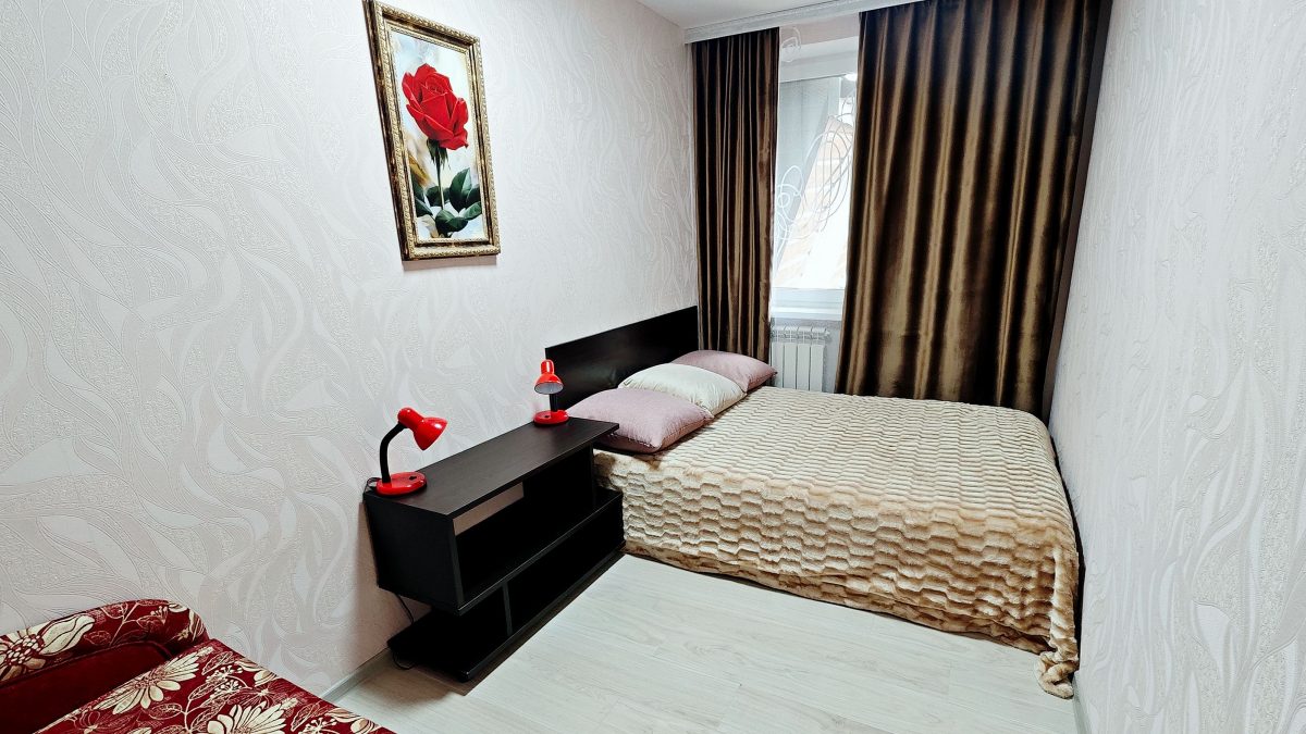 Двухспальный диван шириной 140 см.