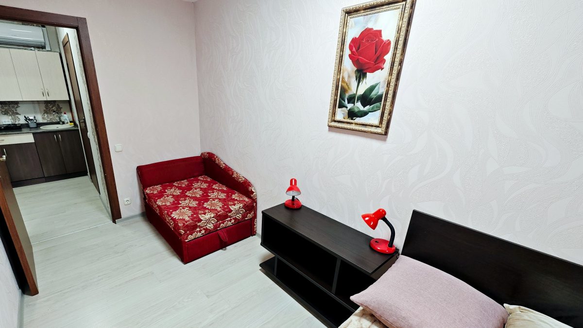 Диван-кровать раскладывается в спальное место 185 см