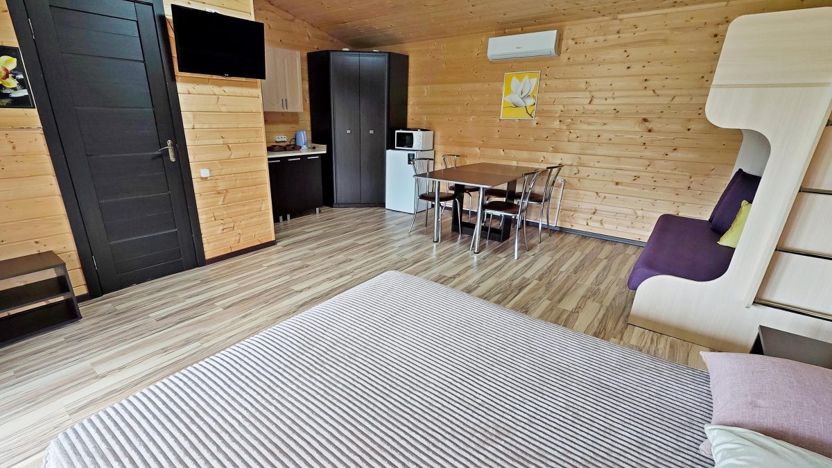 Кондиционер, двухъярусная кровать длиной 185 см