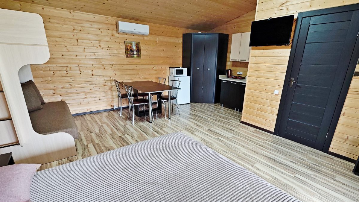 Кондиционер, двухъярусная кровать длиной 185 см