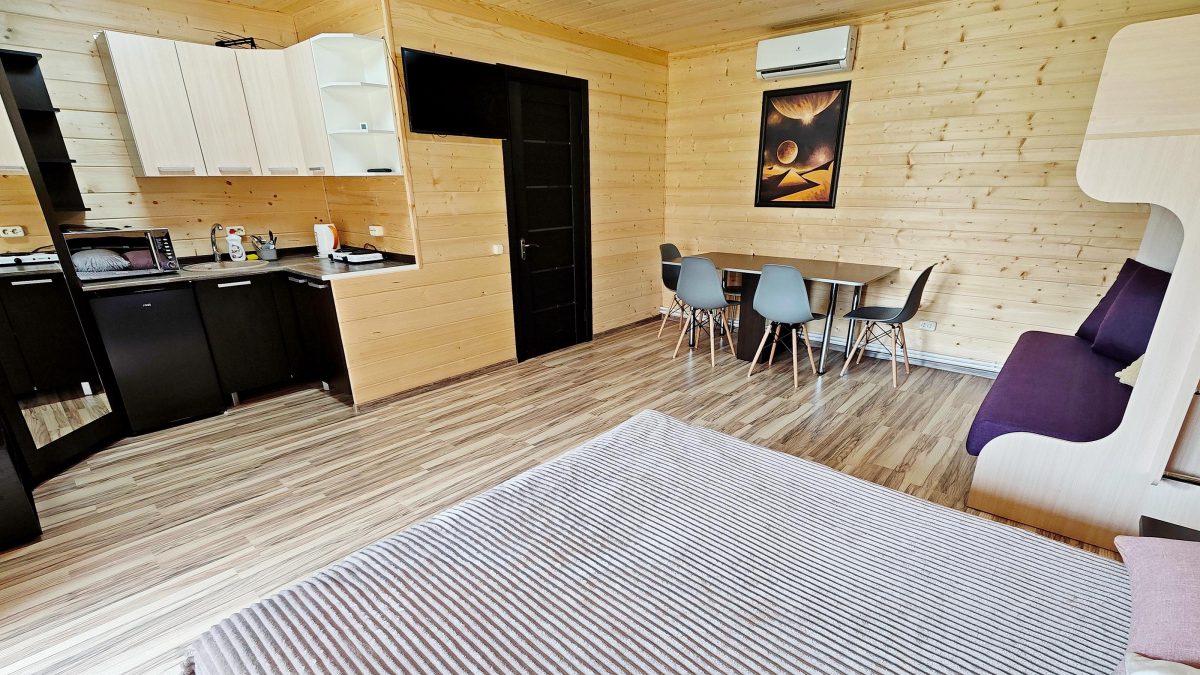 Кондиционер, двухъярусная кровать длиной 185 см