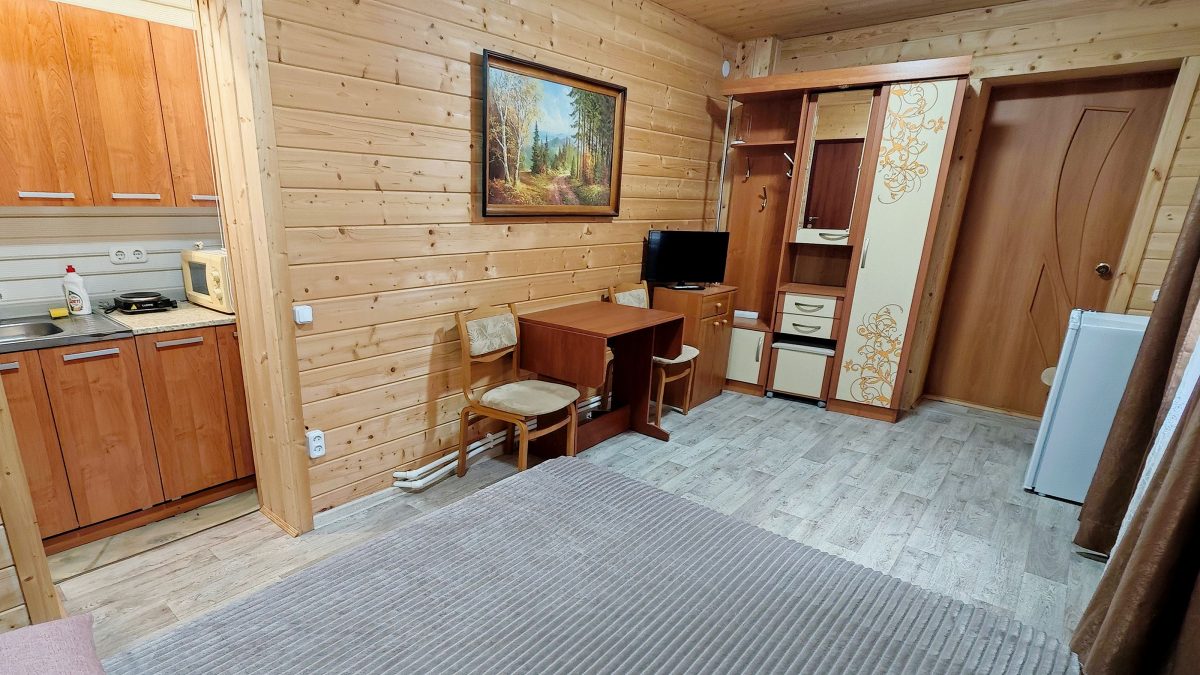 Собственная кухня и ванная комната 