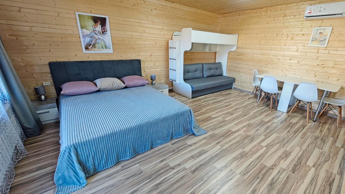 Кондиционер, двухъярусная кровать длиной 185 см