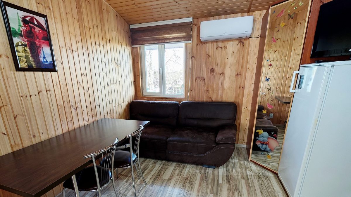 Кондиционер и три непроходные спальни