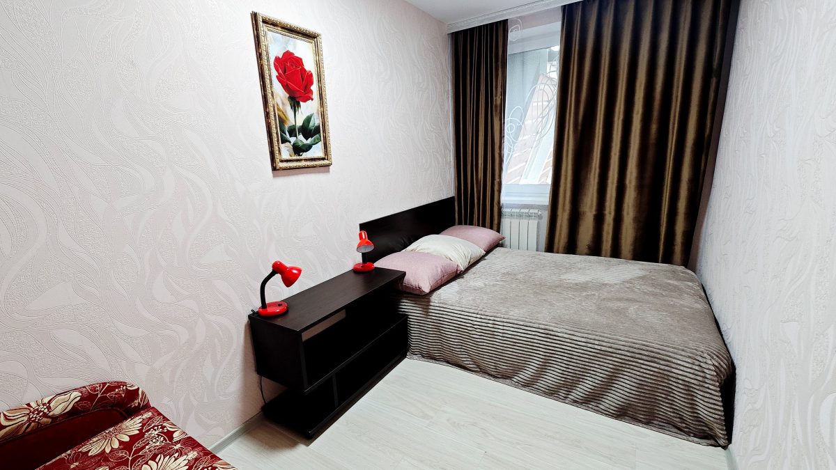 Двухспальный диван-кровать шириной 140 см