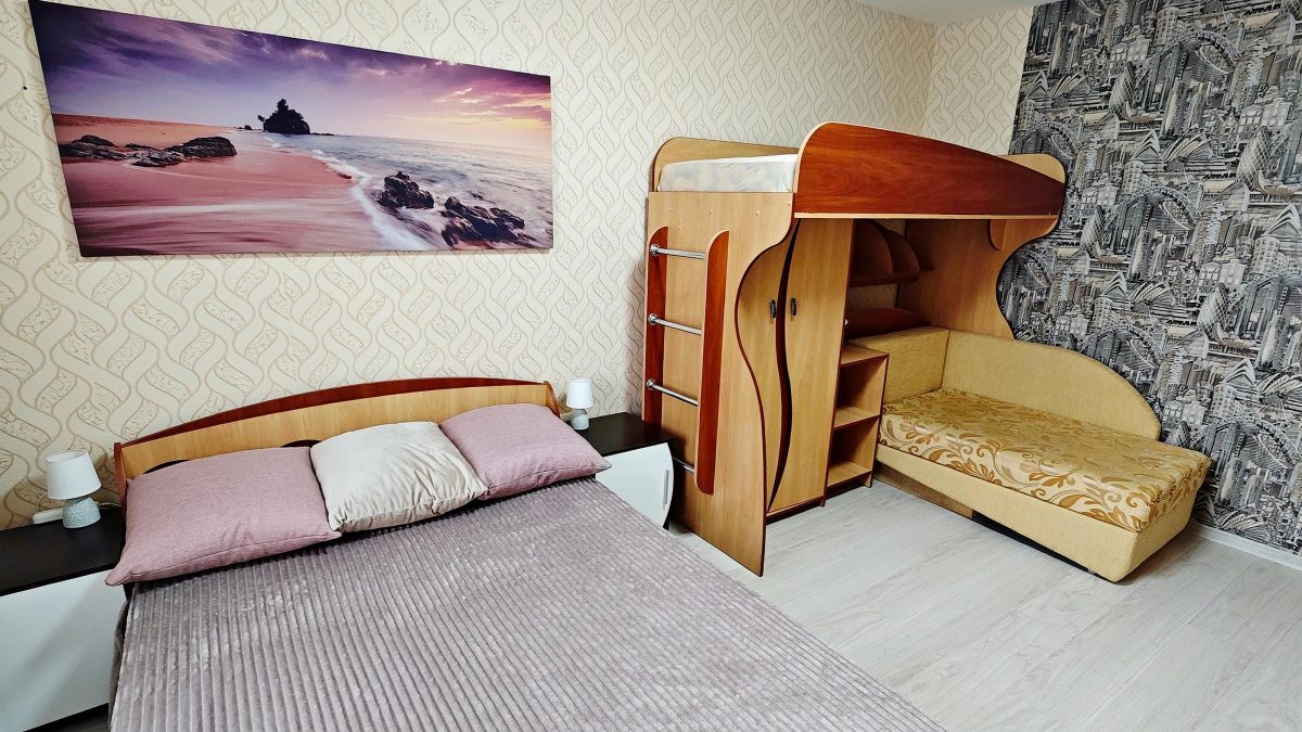 Двухспальная кровать шириной 140 см.