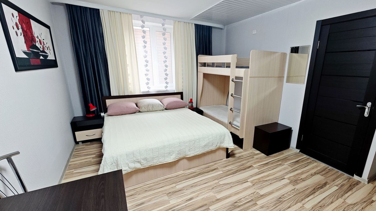 Двухъярусная кровать длиной 185 см