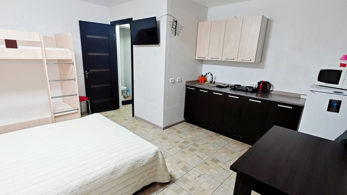 Двухъярусная кровать длиной 185 см.